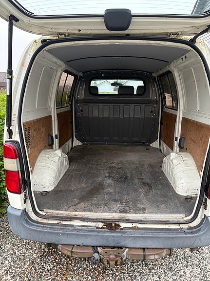 Toyota HiAce 12 of 15