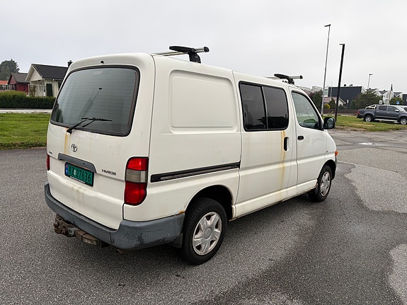 Toyota HiAce 5 of 15