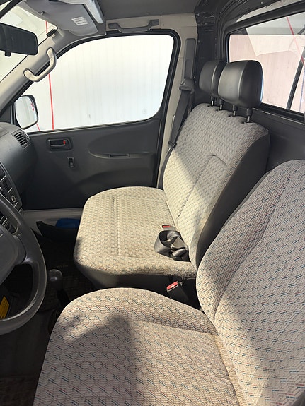 Toyota HiAce 10 of 15
