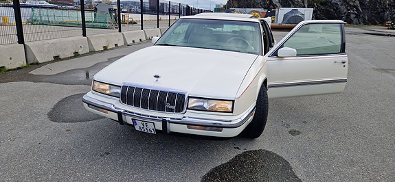 Buick Riviera 4 of 30