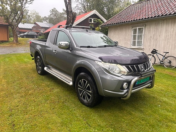 Mitsubishi L200 Club Cab 2 of 24