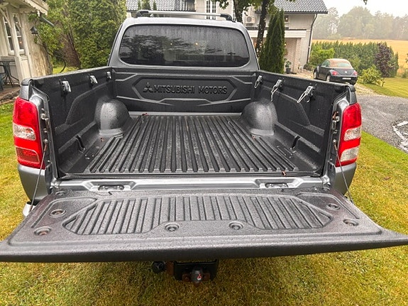Mitsubishi L200 Club Cab 7 of 24