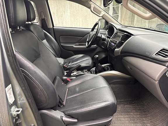 Mitsubishi L200 Club Cab 12 of 24