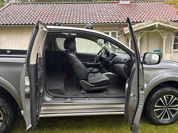 Mitsubishi L200 Club Cab 24 of 24