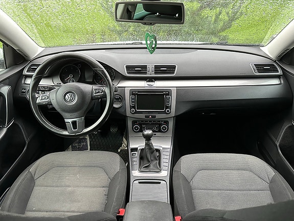 Volkswagen Passat 11 of 12
