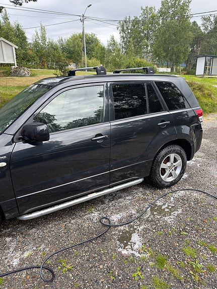 Suzuki Grand Vitara 3 of 5