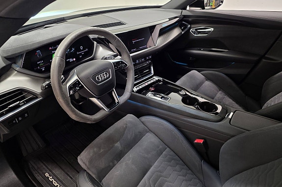 Audi e-tron GT 14 of 30