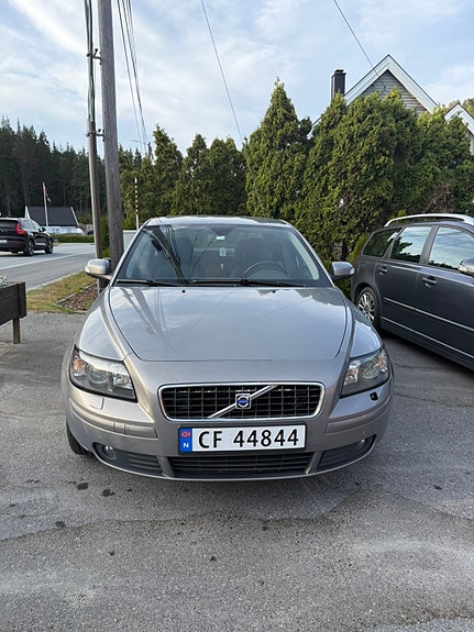 Volvo S40 2 of 9