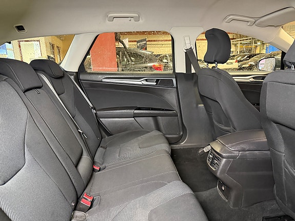 Ford Mondeo 30 of 30