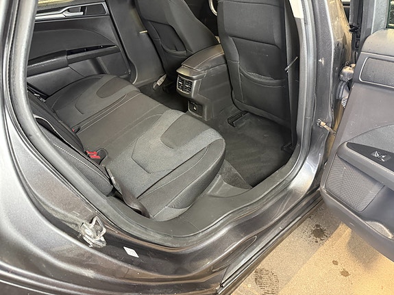 Ford Mondeo 27 of 30