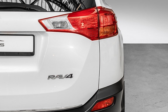 Toyota RAV4 6 of 28