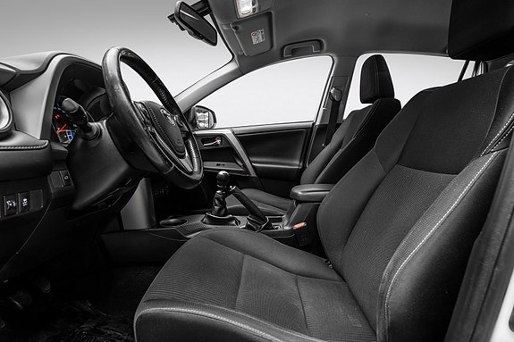 Toyota RAV4 12 of 28