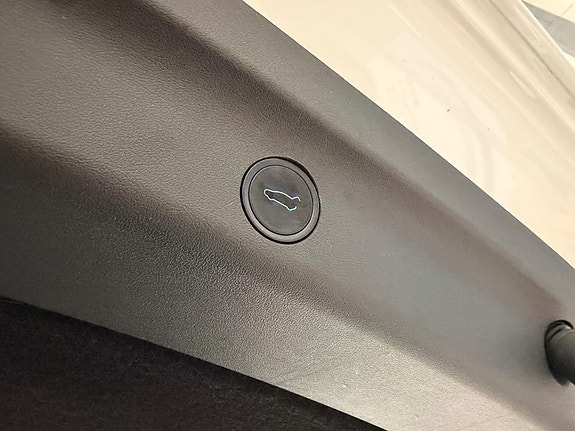Tesla Model Y 15 of 30
