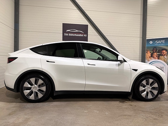 Tesla Model Y 8 of 30