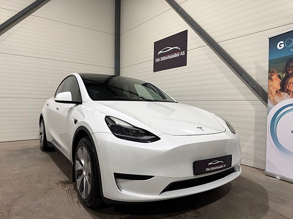Tesla Model Y 5 of 30