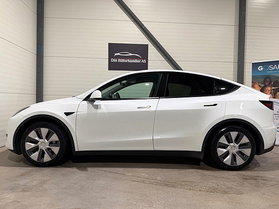 Tesla Model Y 13 of 30
