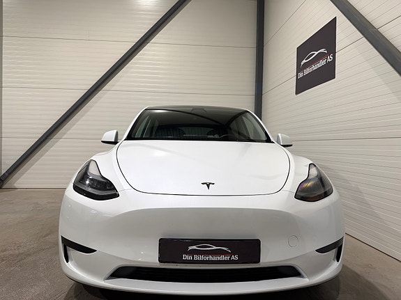 Tesla Model Y 4 of 30