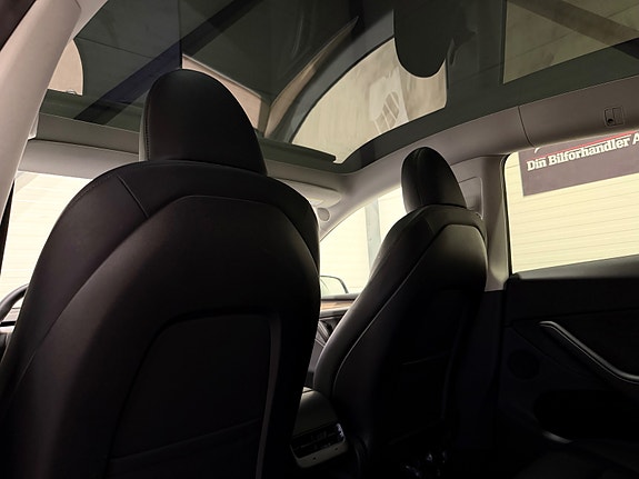 Tesla Model Y 17 of 30
