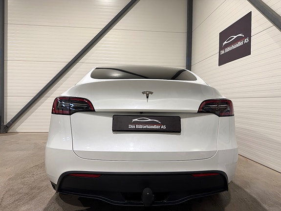 Tesla Model Y 9 of 30