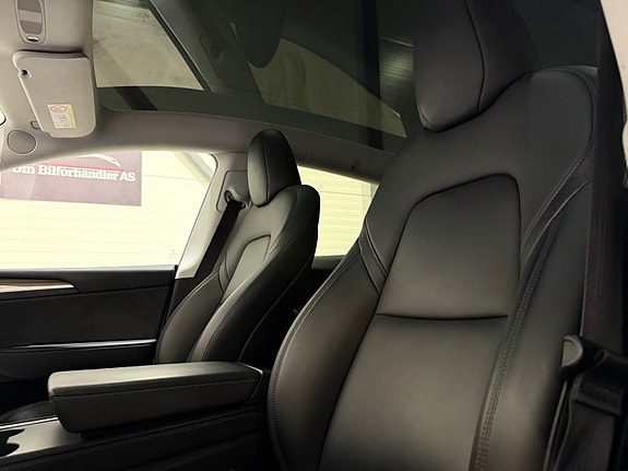 Tesla Model Y 20 of 30