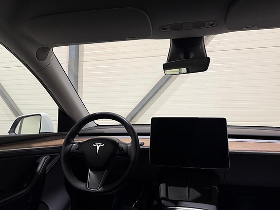 Tesla Model Y 18 of 30