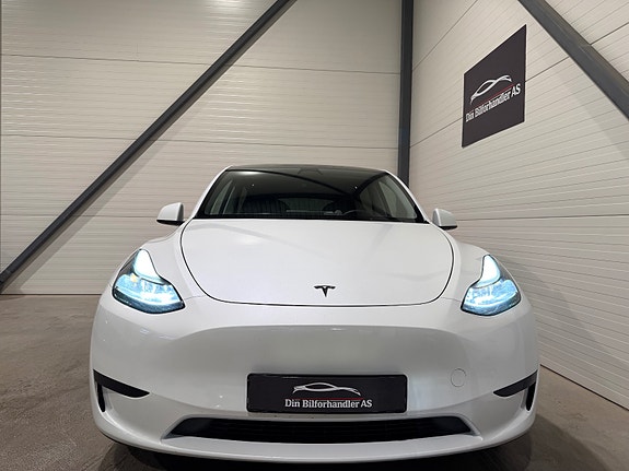 Tesla Model Y 3 of 30
