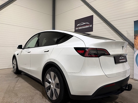 Tesla Model Y 10 of 30