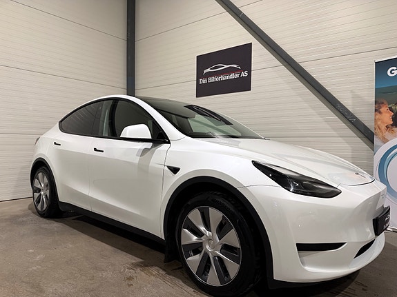 Tesla Model Y 6 of 30