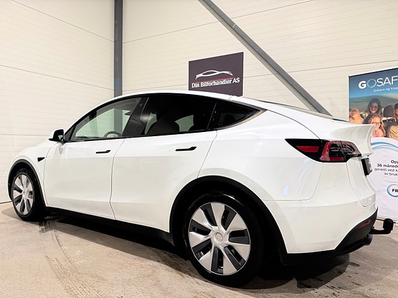 Tesla Model Y 11 of 30