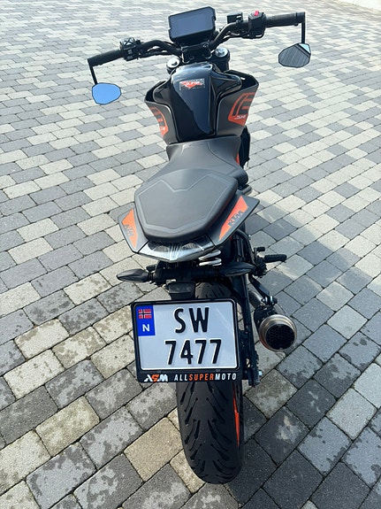 KTM 125 Duke 3 of 5