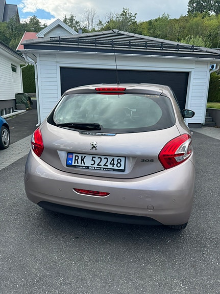 Peugeot 208 4 of 11