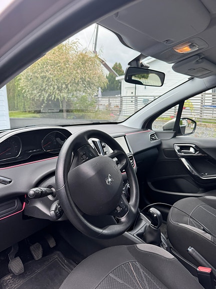 Peugeot 208 7 of 11