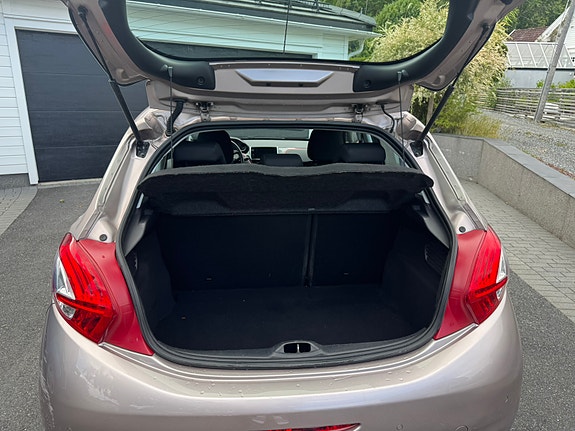 Peugeot 208 5 of 11