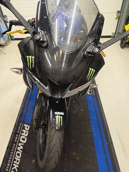 Yamaha YZF-R 125 2 of 12
