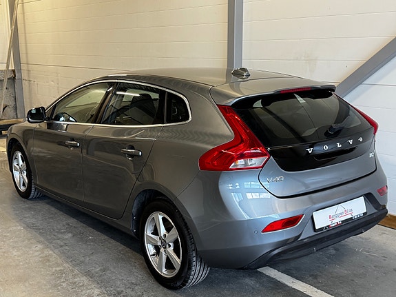 Volvo V40 15 of 30