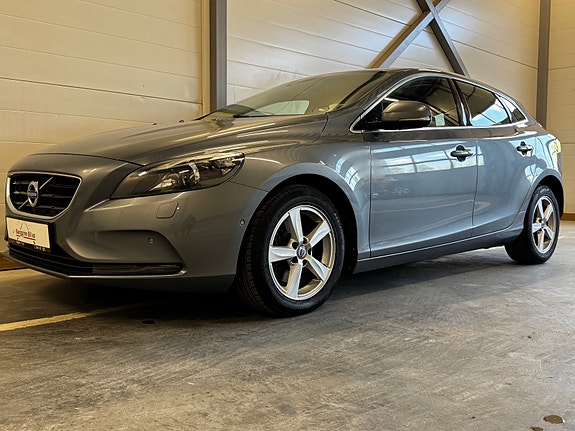 Volvo V40 3 of 30