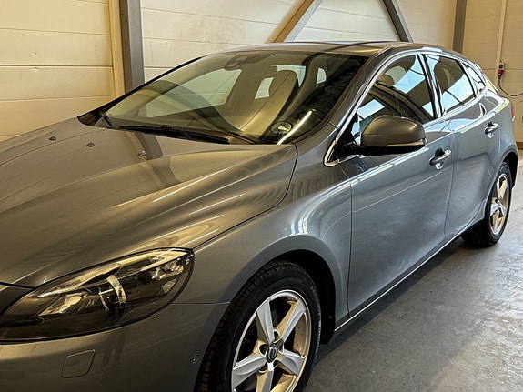 Volvo V40 4 of 30