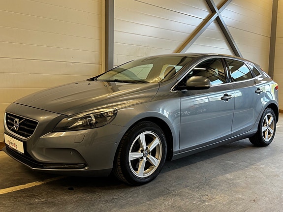 Volvo V40 2 of 30