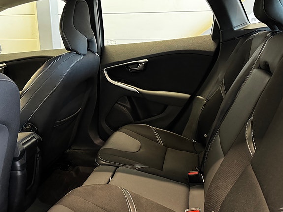 Volvo V40 22 of 30