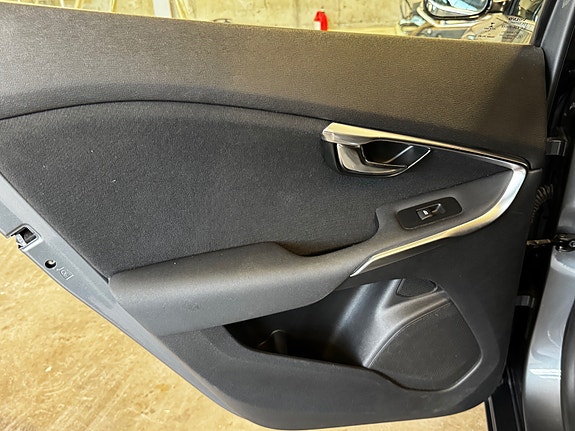 Volvo V40 30 of 30