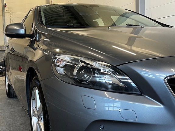 Volvo V40 12 of 30