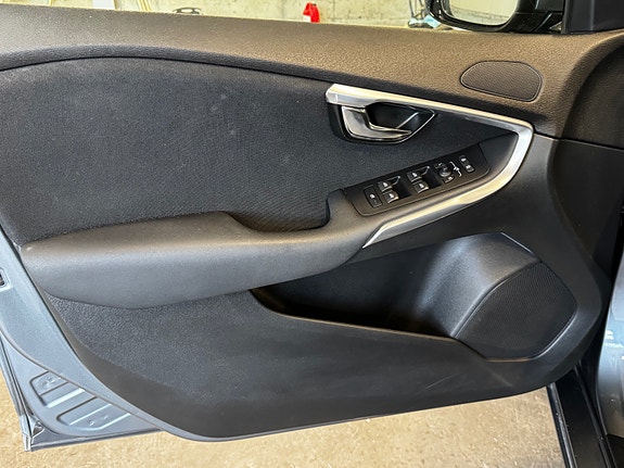 Volvo V40 25 of 30
