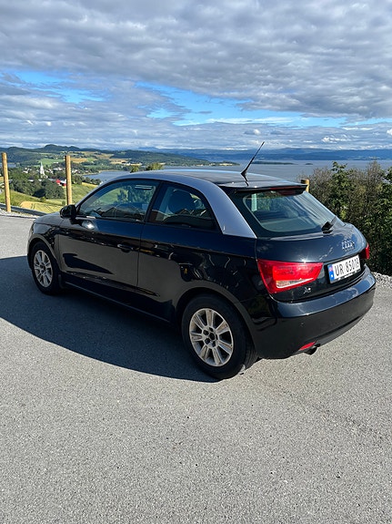 Audi A1 3 of 9