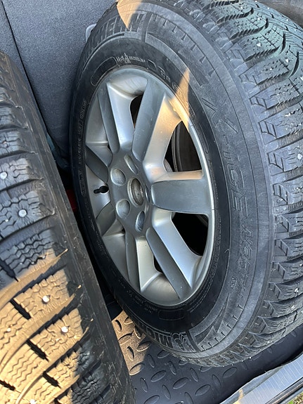 Toyota RAV4 7 of 12