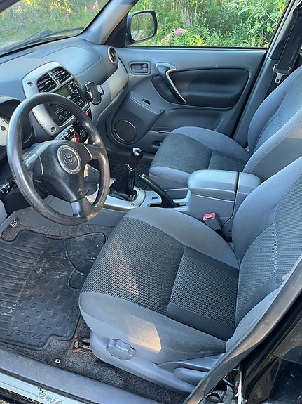 Toyota RAV4 10 of 12