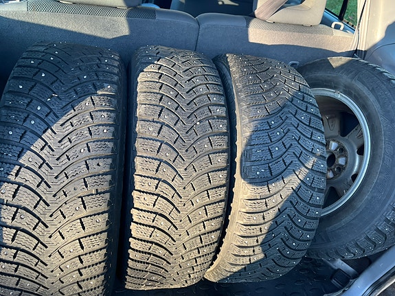 Toyota RAV4 6 of 12