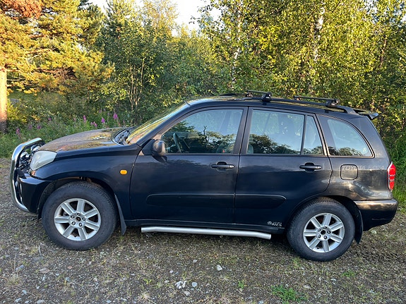 Toyota RAV4 2 of 12
