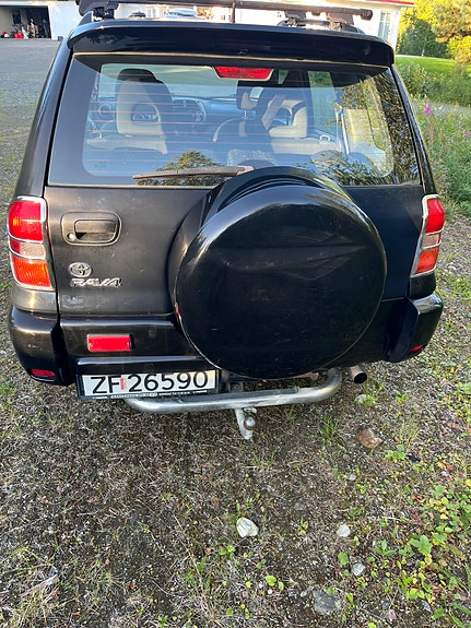 Toyota RAV4 3 of 12