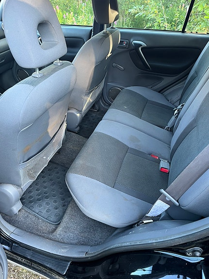 Toyota RAV4 9 of 12
