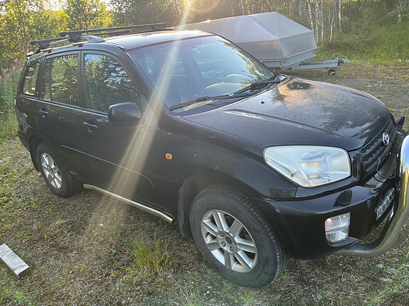 Toyota RAV4 4 of 12